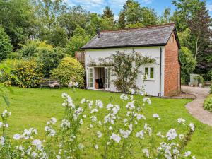 1 bed property in Pennorth Brecon Beacons BN157