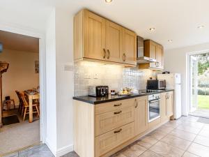 4 Bed in St Keverne TVALL