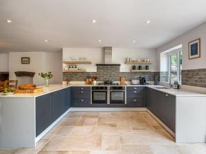 4 bed in Crickhowell 85242