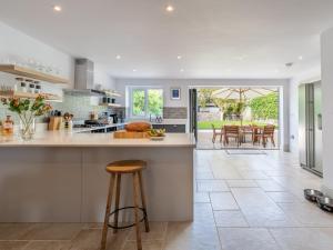 4 bed in Crickhowell 85242