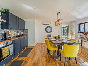 3 Bed in West Morton 94182