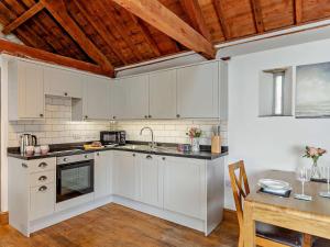 1 Bed in St. Giles-on-the-Heath 96333