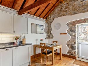 1 Bed in St. Giles-on-the-Heath 96333