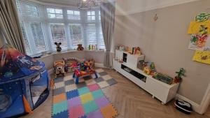 Birkdale Open - modern 3 bedroom family home