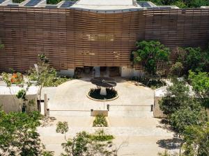 Magnificent 2 BR apartment in 101 park