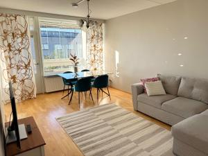 #KONTULA Spacious top-floor apt with free parking