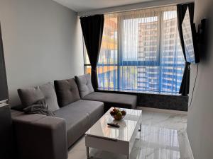 Seaview Apartment in Complex Metalex Garden