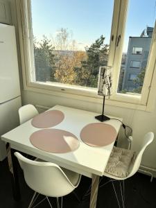 HHH Spacious top-floor Helsinki apartment with great views and free parking