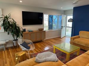 Amazing La Jolla Ocean View 2 bedroom apartment