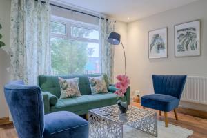 Anjore House - Modern Home walking to City Centre with Parking