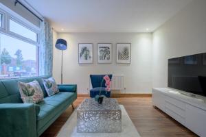 Anjore House - Modern Home walking to City Centre with Parking