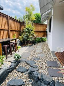 Stones Throw at Sapphire