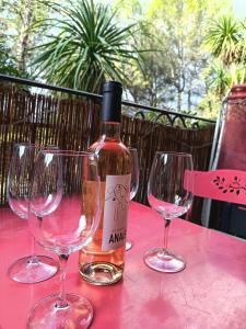 Bright T2 Workspace & WiFi Fiber, 5 min to Sophia Antipolis, 10 to Antibes