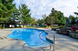 Super 8 by Wyndham Gananoque - Country Squire Resort