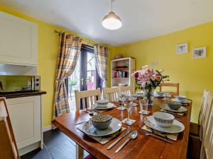 5 bed in Brynteg 75907