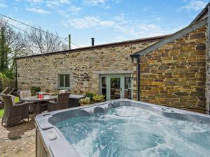 2 Bed in Trebudannon TREBU