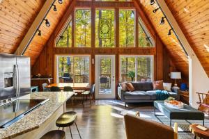 Cozy A-Frame Cabin 3 Min to Schuss Ski Lift