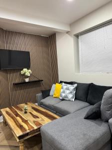 Stylish 2 Bed Apt Near Birmingham