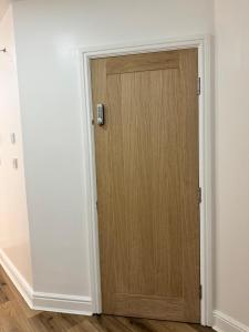 Stylish 2 Bed Apt Near Birmingham