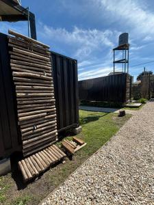 Apart Containers, Acantilados