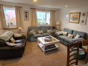 3 bed in Freshwater East FB100