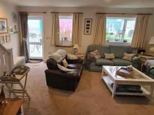 3 bed in Freshwater East FB100