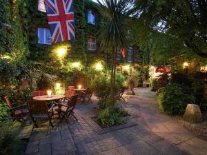 Mercure Salisbury White Hart Hotel & Apartments