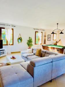 Grande maison romantique avec jacuzzi intérieur & parking, à 1h30 de Paris