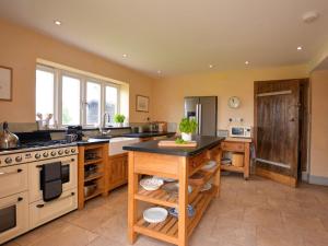 4 Bed in Llanidloes 51651