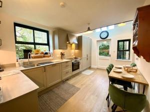 4 Bed in Whitwell 87435