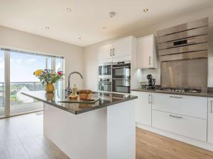 4 Bed in Aberdovey 87586