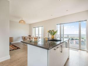 4 Bed in Aberdovey 87586