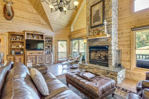 Hayesville Cabin with Game Room and Mtn Views!