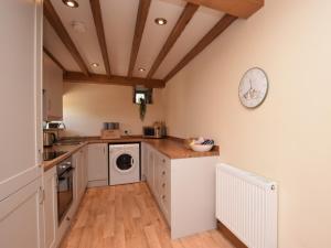3 Bed in Ashford in the Water PK501