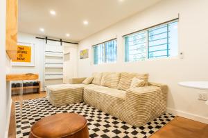 Simple La Jolla 2 bedroom - Alley Unit