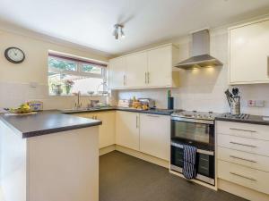 2 bed in Totland Bay IC003