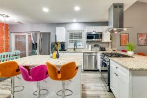 9 Mi to Legoland Family Gem with Games Galore!