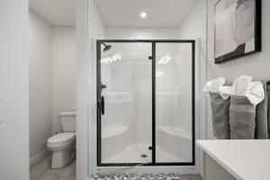 Brand New Cozy2BR House NW Calgary DT Banff Sleep4