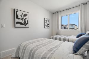 Brand New Cozy2BR House NW Calgary DT Banff Sleep4