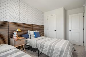 Brand New Cozy2BR House NW Calgary DT Banff Sleep4