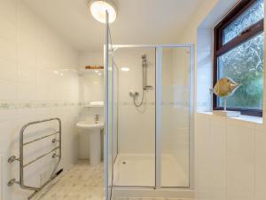 4 Bed in Aberdovey DY013