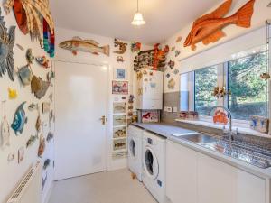 4 Bed in Aberdovey DY013