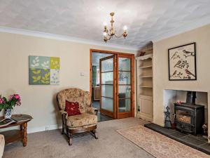3 Bed in Briston 90184
