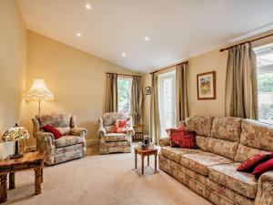 3 Bed in Briston 90184