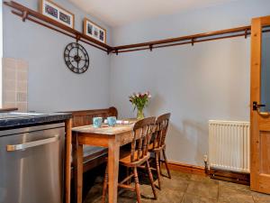 2 Bed in Llangorse 91085