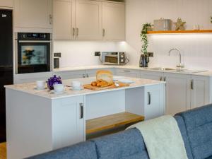 3 bed property in Holsworthy 90721