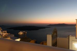 Angel Luxury Suites Santorini Greece