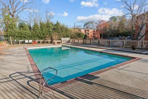 Classic City Getaway - Walk to Sanford Stadium