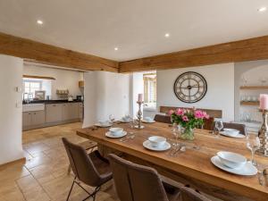 6 Bed in Cadeleigh 66780