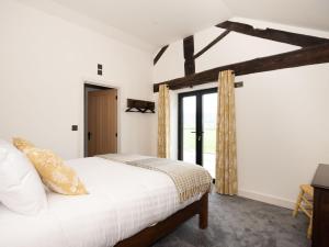 14 Bed in Berriew 90568